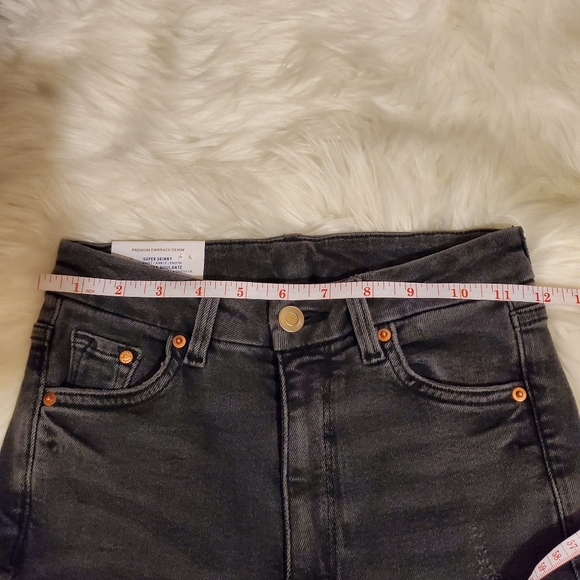 H&M Embrace High Ankle Black Skinny Jeans - Picture 8 of 11